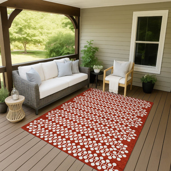 HomeRoots 5' Stylish Red and Ivory Geometric Washable Indoor-Outdoor Area Rug for Versatile Home Décor 640344