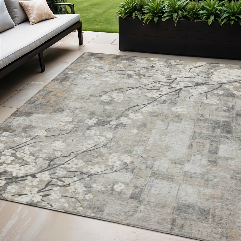 HomeRoots 5' Washable Indoor Outdoor Area Rug in Beige, Ivory & Gray Floral Design - Durable & Stylish! 640362