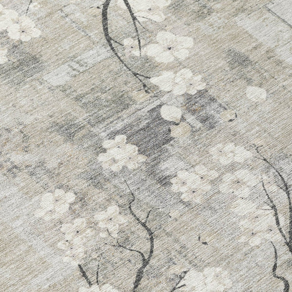 HomeRoots 8' Beige Ivory and Gray Round Floral Area Rug - Washable, Durable, Indoor/Outdoor Charm for Any Space 640363