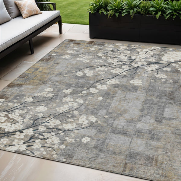 HomeRoots 5' Stylish Gray Ivory and Silver Floral Washable Area Rug for Indoor and Outdoor Elegance 640380