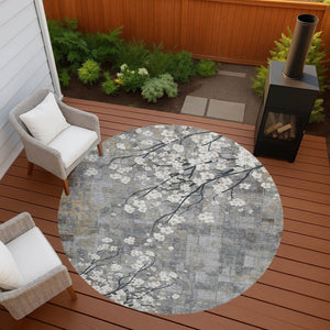 HomeRoots 8' Gray Ivory and Silver Round Floral Washable Area Rug - Stylish, Durable, Indoor/Outdoor Charm! 640381
