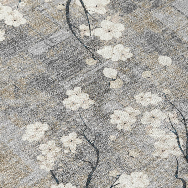 HomeRoots 8' Gray Ivory and Silver Round Floral Washable Area Rug - Stylish, Durable, Indoor/Outdoor Charm! 640381