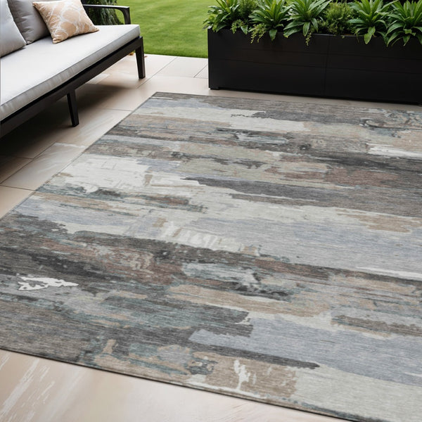 HomeRoots 5' Contemporary Taupe Gray & Silver Abstract Washable Area Rug for Indoor/Outdoor Spaces, Durable Style 640404