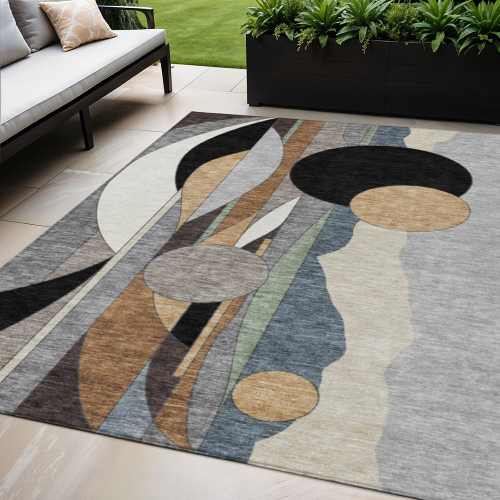 HomeRoots 5' Stylish Gray, Black & Gold Geometric Washable Area Rug for Indoor/Outdoor Living Spaces & Patios 640521
