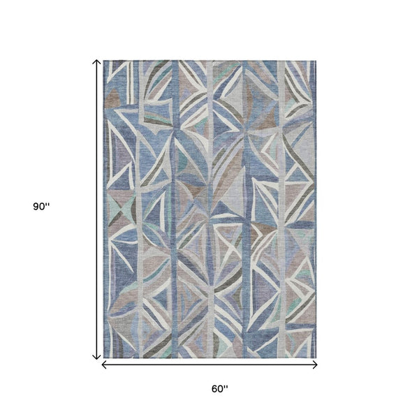 HomeRoots 5' Stylish Denim Blue & Ivory Geometric Washable Area Rug for Indoor/Outdoor High-Traffic Areas 640539