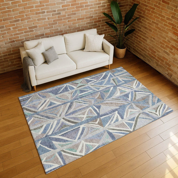 HomeRoots 5' Stylish Denim Blue & Ivory Geometric Washable Area Rug for Indoor/Outdoor High-Traffic Areas 640539
