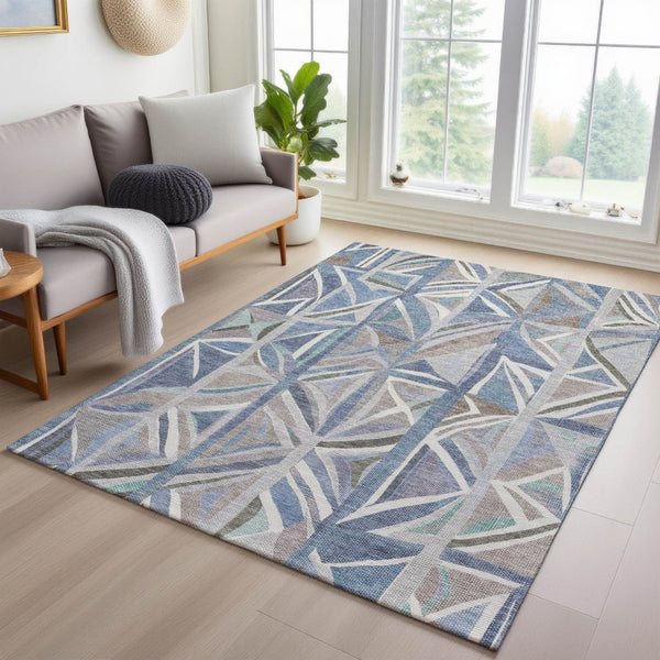 HomeRoots 5' Stylish Denim Blue & Ivory Geometric Washable Area Rug for Indoor/Outdoor High-Traffic Areas 640539