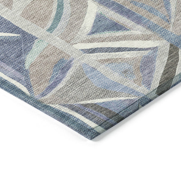 HomeRoots 8' Denim Blue Geometric Area Rug - Modern Round Design for Indoor/Outdoor Use, Machine Washable & Durable 640540