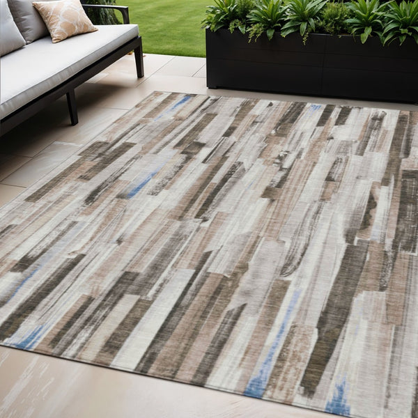 HomeRoots 5' Khaki and Ivory Striped Area Rug - Durable, Washable Design for Indoor and Outdoor Spaces! 640605