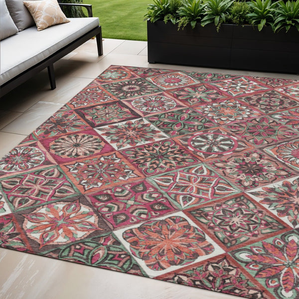 HomeRoots 5' Blush and Green Patchwork Rug - Washable, Durable Indoor/Outdoor Area Rug for Stylish Spaces 640623