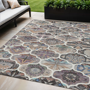 HomeRoots 5' Stylish Gray Lavender Ivory Quatrefoil Washable Area Rug for Indoor & Outdoor Living Spaces 640665