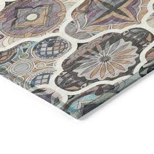 HomeRoots 5' Stylish Gray Lavender Ivory Quatrefoil Washable Area Rug for Indoor & Outdoor Living Spaces 640665