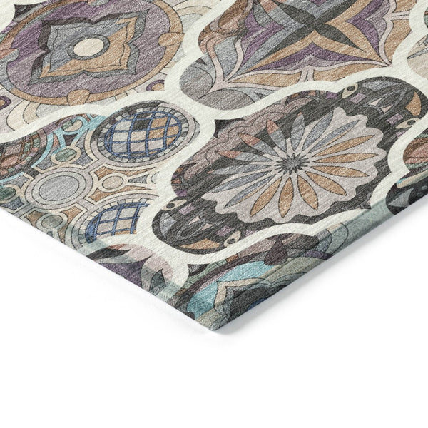 HomeRoots 5' Stylish Gray Lavender Ivory Quatrefoil Washable Area Rug for Indoor & Outdoor Living Spaces 640665