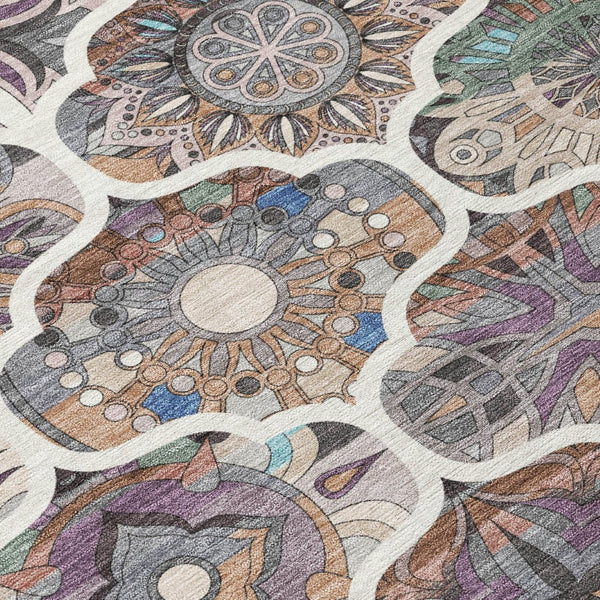 HomeRoots 5' Stylish Gray Lavender Ivory Quatrefoil Washable Area Rug for Indoor & Outdoor Living Spaces 640665