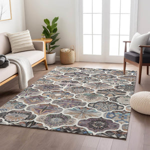 HomeRoots 5' Stylish Gray Lavender Ivory Quatrefoil Washable Area Rug for Indoor & Outdoor Living Spaces 640665