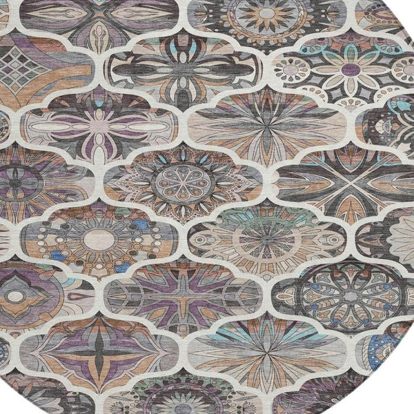 HomeRoots 8' Round Quatrefoil Area Rug in Gray, Lavender & Ivory - Washable, Durable, Ideal for Indoors & Outdoors 640666