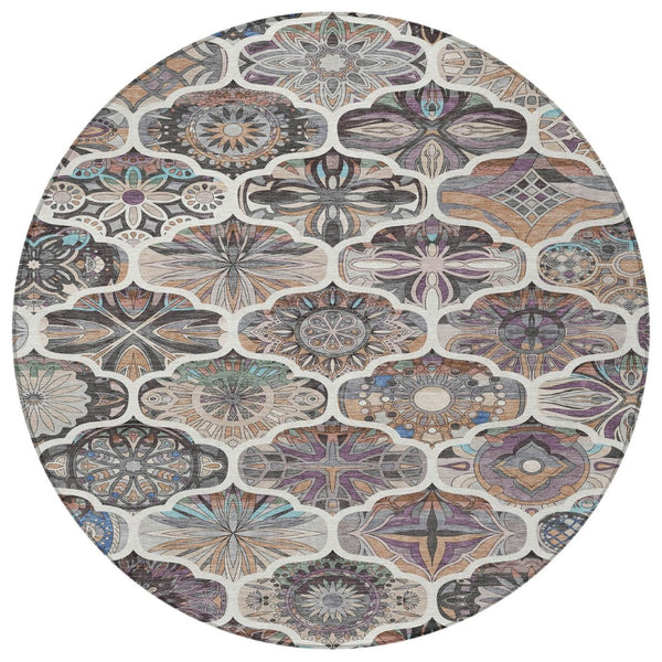 HomeRoots 8' Round Quatrefoil Area Rug in Gray, Lavender & Ivory - Washable, Durable, Ideal for Indoors & Outdoors 640666