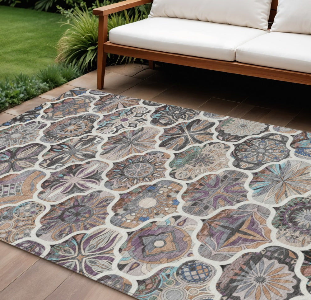 HomeRoots 10' Gray Lavender Ivory Quatrefoil Area Rug – Machine Washable, Durable for Indoor & Outdoor Use 640669