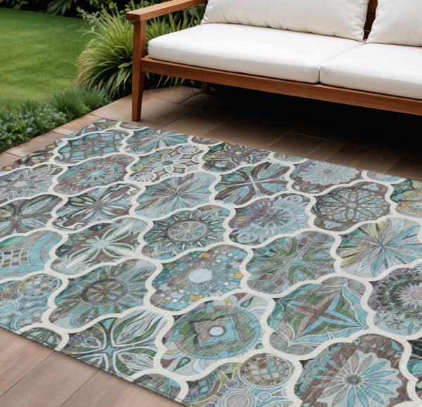 HomeRoots 9' Teal Blue & Ivory Quatrefoil Area Rug - Washable, Durable Design for Indoor & Outdoor Spaces 640674