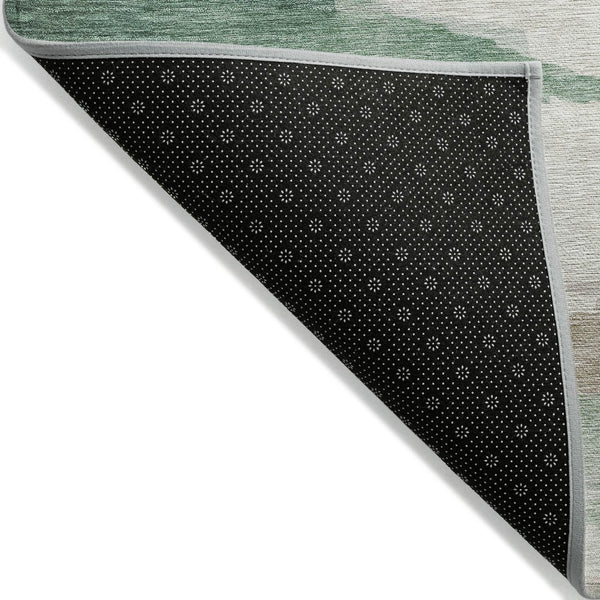HomeRoots 5' Stylish Green and Ivory Abstract Area Rug – Washable, Durable, Indoor/Outdoor Versatility for Homes 640787