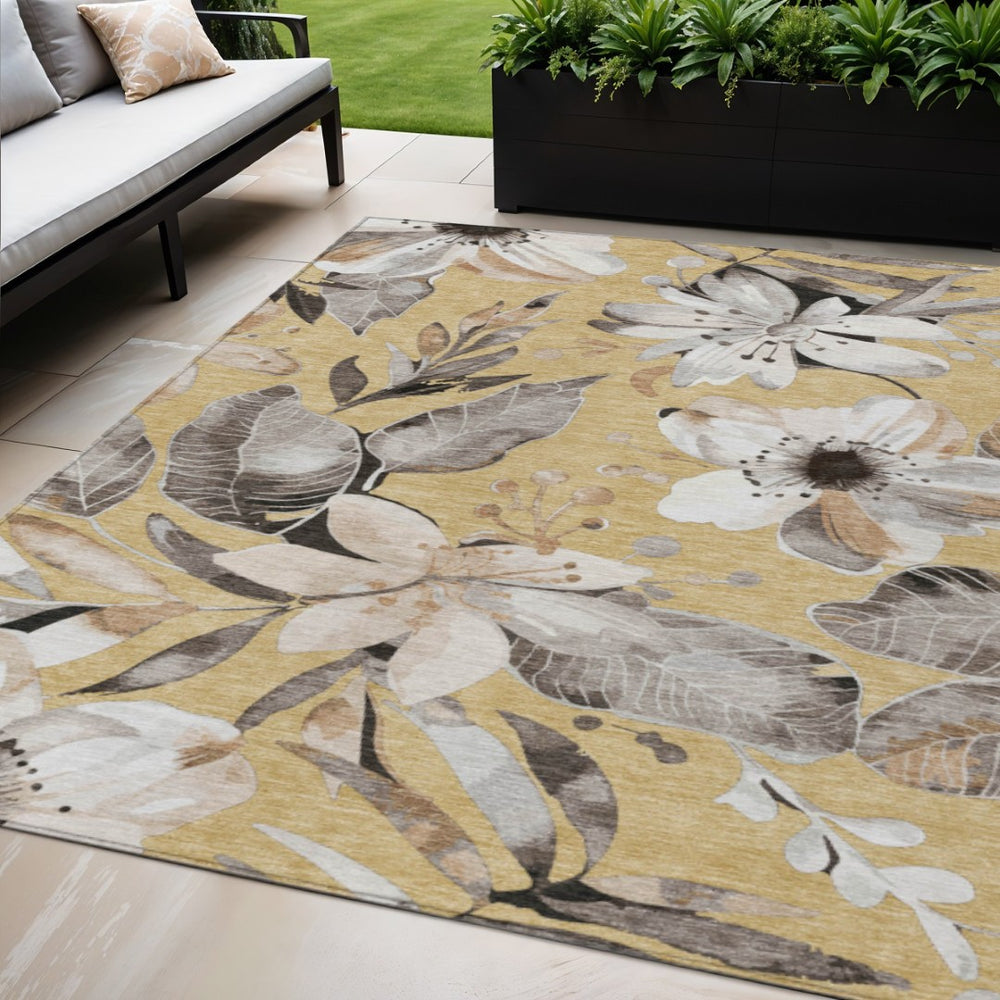 HomeRoots 5' Gold, Ivory & Charcoal Floral Washable Area Rug - Durable for Indoor/Outdoor Use, Easy Care! 640829