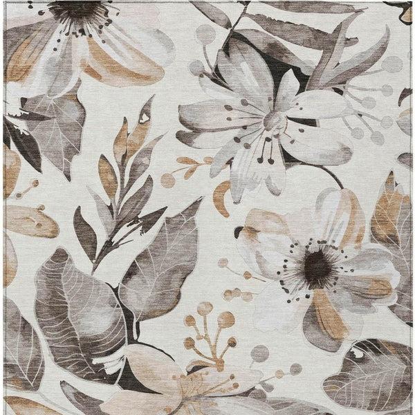 HomeRoots 5' Floral Washable Area Rug in Ivory & Charcoal - Stylish, Durable for Indoor & Outdoor Use! 640841