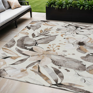 HomeRoots 5' Floral Washable Area Rug in Ivory & Charcoal - Stylish, Durable for Indoor & Outdoor Use! 640841