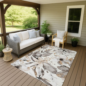 HomeRoots 5' Floral Washable Area Rug in Ivory & Charcoal - Stylish, Durable for Indoor & Outdoor Use! 640841