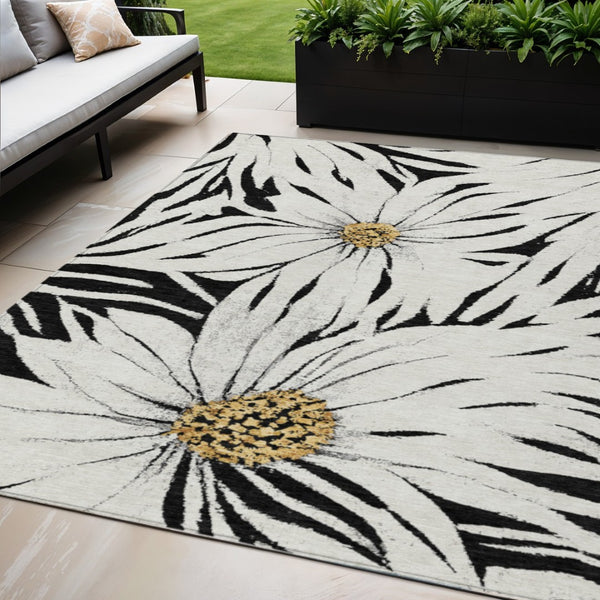 HomeRoots 5' Timeless Black Ivory and Gold Floral Washable Area Rug for Indoor/Outdoor Elegance & Durability 641091