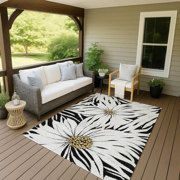 HomeRoots 5' Timeless Black Ivory and Gold Floral Washable Area Rug for Indoor/Outdoor Elegance & Durability 641091
