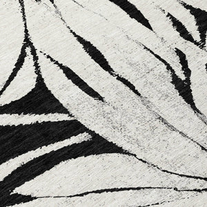 HomeRoots 5' Timeless Black Ivory and Gold Floral Washable Area Rug for Indoor/Outdoor Elegance & Durability 641091