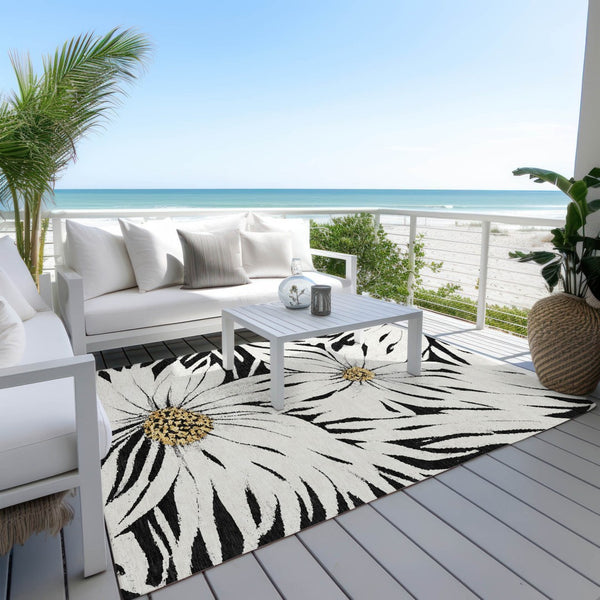HomeRoots 5' Timeless Black Ivory and Gold Floral Washable Area Rug for Indoor/Outdoor Elegance & Durability 641091