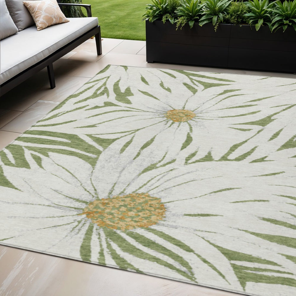 HomeRoots 5' Elegant Green, Ivory & Gold Floral Washable Area Rug – Durable Indoor/Outdoor Charm for Any Space 641109