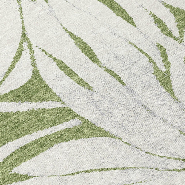 HomeRoots 8' Green Ivory and Gold Round Floral Rug – Durable, Washable Area Rug for Indoor & Outdoor Use! 641110