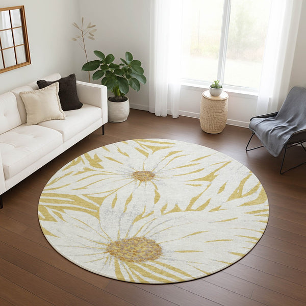 HomeRoots 8' Gold And Ivory Round Floral Indoor-Outdoor Rug - Washable, Durable, and Elegant for Any Space 641116