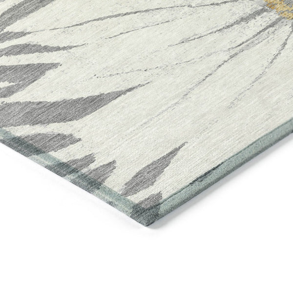 HomeRoots 8' Round Floral Area Rug in Gray, Ivory & Gold - Washable, Durable for Indoor & Outdoor Use 641122