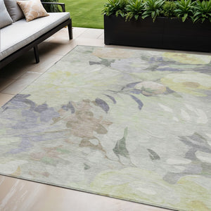HomeRoots 5' Mint Green Floral Area Rug - Elegant Indoor/Outdoor Washable Design for High-Traffic Spaces 641165