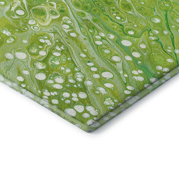 HomeRoots 8' Shamrock Green Round Area Rug - Stylish Abstract Design, Washable & Durable for Indoor/Outdoor Use 642826