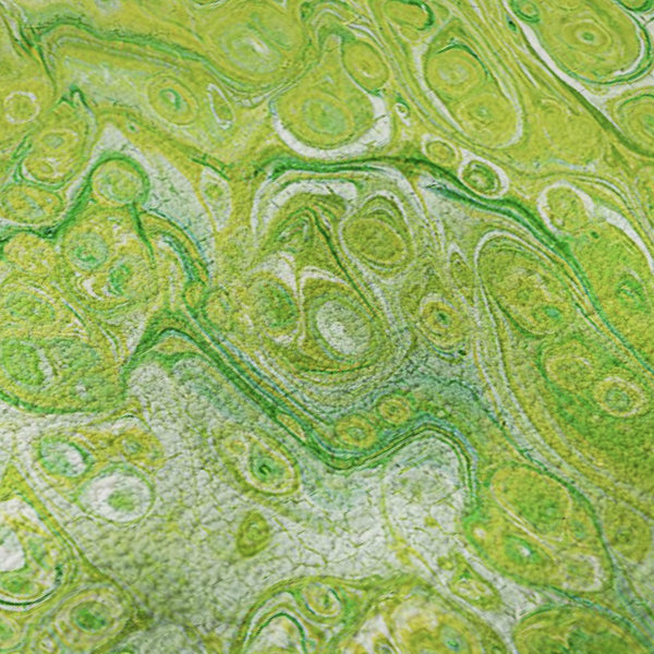 HomeRoots 8' Shamrock Green Round Area Rug - Stylish Abstract Design, Washable & Durable for Indoor/Outdoor Use 642826
