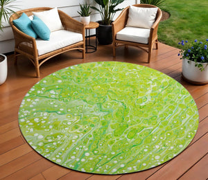 HomeRoots 8' Shamrock Green Round Area Rug - Stylish Abstract Design, Washable & Durable for Indoor/Outdoor Use 642826