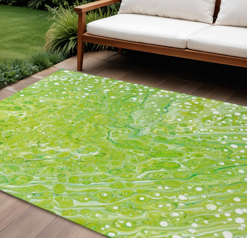 HomeRoots 10' Shamrock Green & Ivory Abstract Washable Rug – Durable Indoor/Outdoor Design for High-Traffic Areas 642829