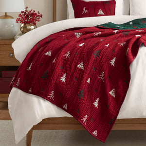 English Elm Winter 50x60" Throw Set Red — Matelassé Cozy Throw & 16" Decorative Pillow, Soft Polyester Blend B035P381284