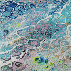 HomeRoots 8' Teal Blue, Ivory & Gold Round Abstract Rug - Stylish, Washable, Indoor/Outdoor, Stain-Resistant Design 643561