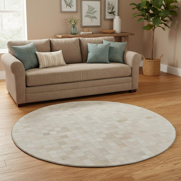 HomeRoots 8' Ivory and Gray Geometric Round Rug - UV Protected, Washable, Durable, Perfect for Busy Homes! 644643