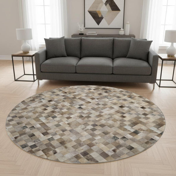 HomeRoots 8' Gray Ivory And Beige Geometric Round Rug - Washable, UV Protected, Stylish & Durable for Homes 644649