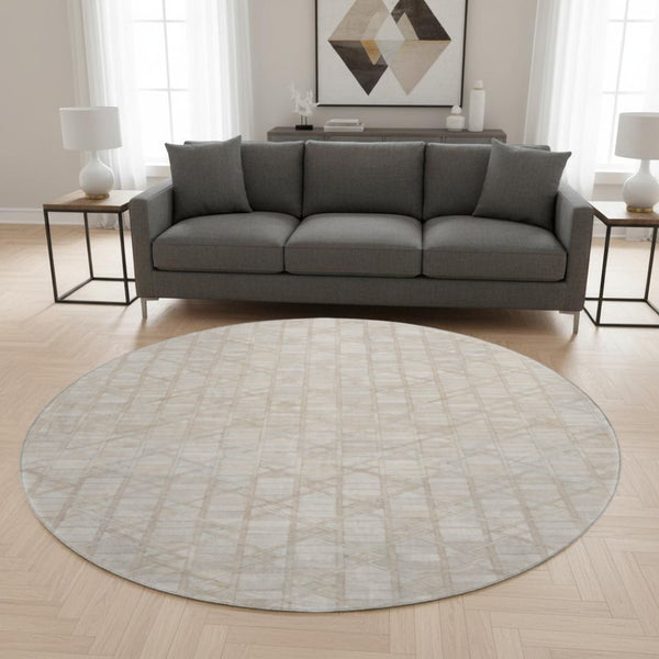 HomeRoots 8' Ivory and Beige Geometric Round Rug – Washable, UV-Protected, Perfect for High-Traffic Areas! 644661