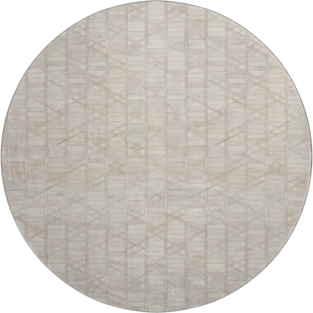 HomeRoots 8' Ivory and Beige Geometric Round Rug – Washable, UV-Protected, Perfect for High-Traffic Areas! 644661
