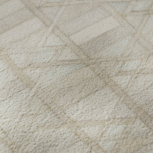 HomeRoots 8' Ivory and Beige Geometric Round Rug – Washable, UV-Protected, Perfect for High-Traffic Areas! 644661