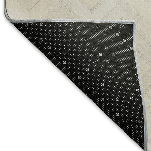 HomeRoots 8' Ivory and Gray Geometric Round Rug - Modern, Washable, UV-Protected for Indoor & Outdoor Use! 644679