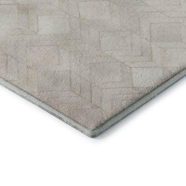 HomeRoots 8' Ivory and Gray Geometric Round Rug - Modern, Washable, UV-Protected for Indoor & Outdoor Use! 644679